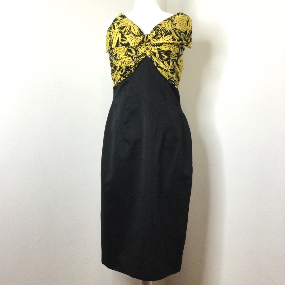 Victor Costa for Neiman Marcus, Strapless, Big Front Bow, Form Fitting Dress.